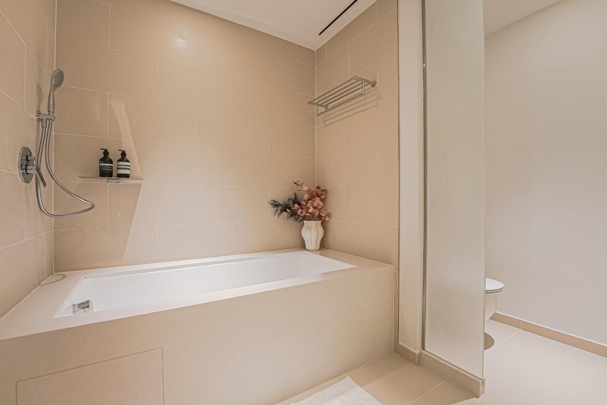 Appartement Modern 2Br High Floor Haven In Vida Dubai Marina Extérieur photo