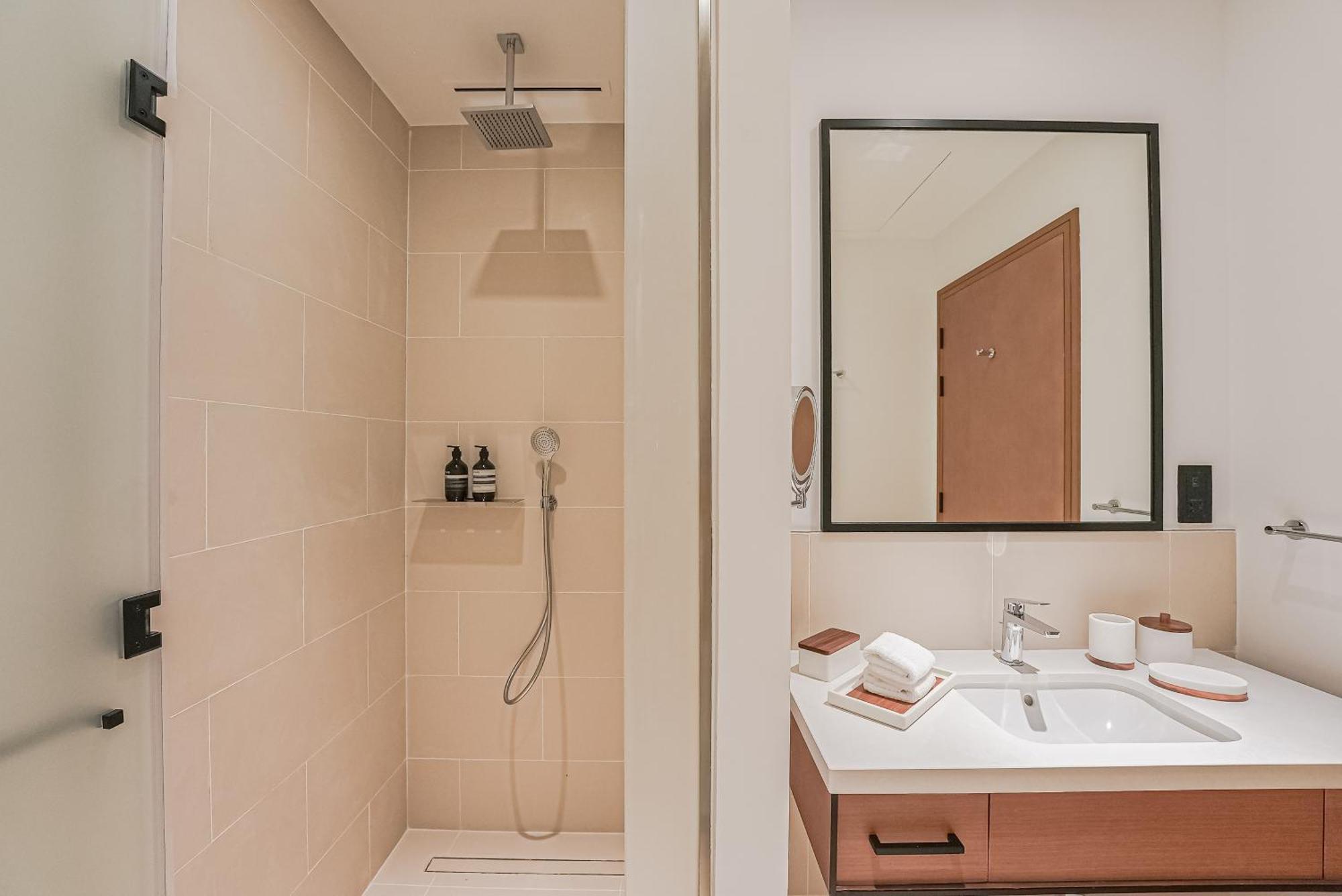 Appartement Modern 2Br High Floor Haven In Vida Dubai Marina Extérieur photo